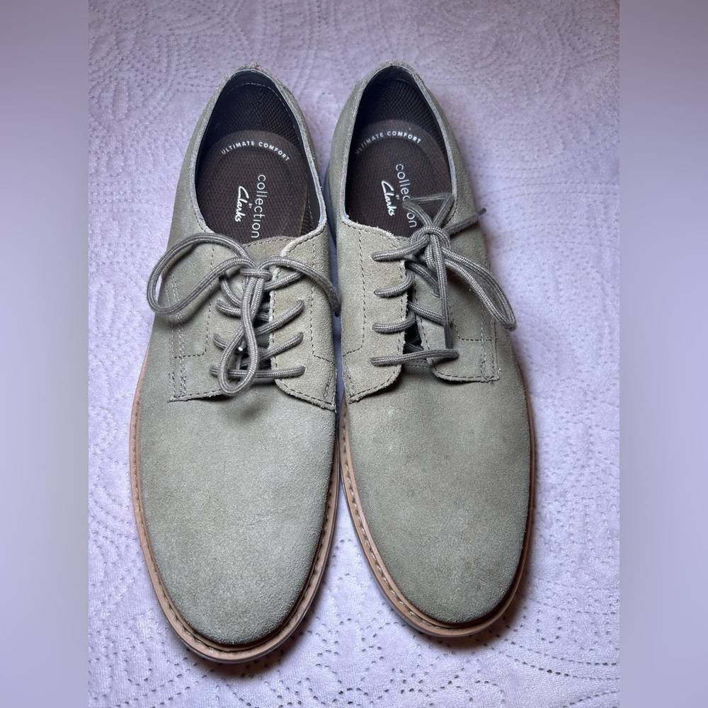 Clarks Men's Light Gray Suede Oxfords